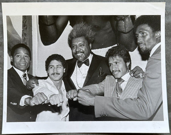 HEARNS, TOMMY-WILFREDO BENITEZ & WILDRED GOMEZ-LUPE PINTOR-DON KING TYPE 1 PHOTOGRAPH (1982)