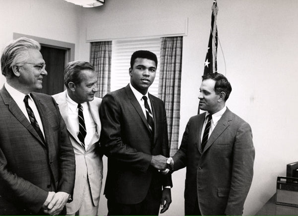 ALI, MUHAMMAD LARGE FORMAT PHOTO BY HOWARD BINGHAM (1967-AFTER BEING INDICTED)
