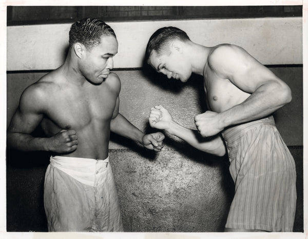 ARMSTRONG, HENRY-FRITZIE ZIVIC ORIGINAL WIRE PHOTO (1940-SQUARING OFF)