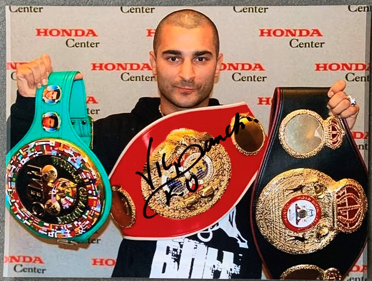 DARCHINYAN, VIC SIGNED PHOTO JO Sports Inc.