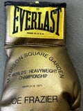 ALI, MUHAMMAD-JOE FRAZIER I SOUVENIR GOLD GLOVE (1971)