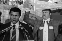 ALI, MUHAMMAD-CHUCK WEPNER SOUVENIR PENNANT (1975)