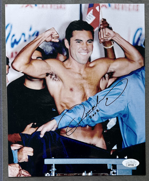 DE LA HOYA, OSCAR SIGNED PHOTO (JSA)