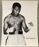 ROBINSON, SUGAR RAY SIGNED PHOTO (SIGNED AS CHAMPION-PSA/DNA)