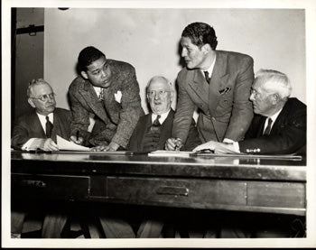 LOUIS, JOE & ARTURO GODOY WIRE PHOTO (1940-CONTRACT SIGNING)