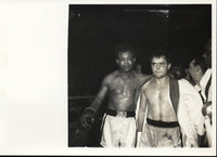 ROBINSON, SUGAR RAY-YOLANDE LEVEQUE WIRE PHOTO (1964)
