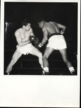 ROBINSON, SUGAR RAY-YOLANDE LEVEQUE WIRE PHOTO (1964)