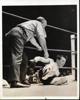 GRAZIANO, ROCKY-SUGAR RAY ROBINSON WIRE PHOTO (1952-END OF FIGHT)