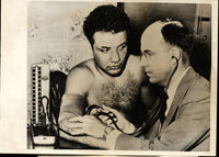 LAMOTTA, JAKE ORIGINAL WIRE PHOTO (1949-CERDAN FIGHT)