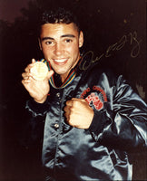 DE LA HOYA, OSCAR SIGNED PHOTO (STINSON LOA)