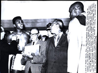 CLAY, CASSIUS-SONNY LISTON I WIRE PHOTO (1964)