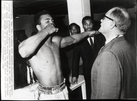 ALI, MUHAMMAD-ERNIE TERRELL WIRE PHOTO (1967)