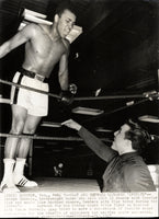 ALI, MUHAMMAD-ERNIE TERRELL WIRE PHOTO (1967)