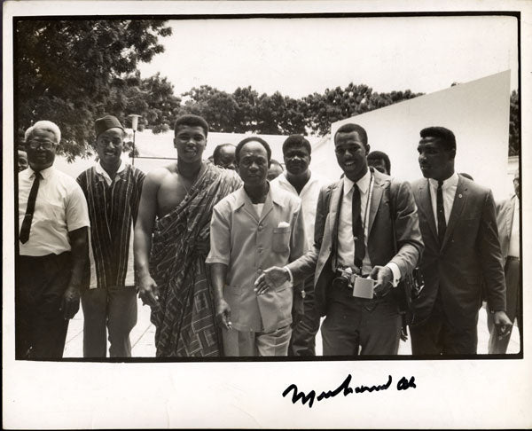 ALI, MUHAMMAD SIGNED PHOTO