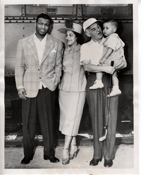 ROBINSON, SUGAR RAY & FAMILY WIRE PHOTO (1955)