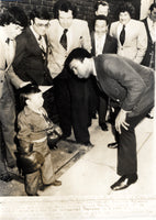 ALI, MUHAMMAD WIRE PHOTO (WITH MICHU OF RINGLING BROS.)