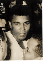 ALI, MUHAMMAD-JOE FRAZIER I WIRE PHOTO (1971-POST FIGHT)