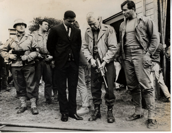 ALI, MUHAMMAD WIRE PHOTO (WITH DIRTY DOZEN STARS MARVIN & WALKER)