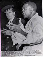 CLAY, CASSIUS-ARCHIE MOORE WIRE PHOTO (1962-POST FIGHT)