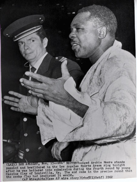 CLAY, CASSIUS-ARCHIE MOORE WIRE PHOTO (1962-POST FIGHT)