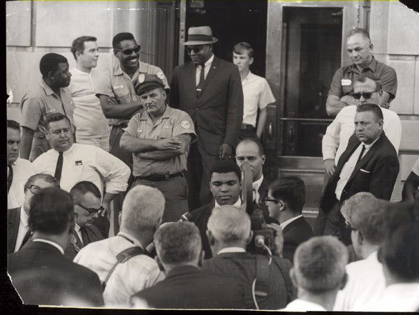 ALI, MUHAMMAD WIRE PHOTO (1967-AFTER DRAFT BOARD HEARING)