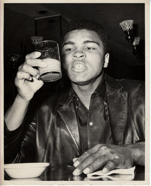Ale Muhammad ALI, MUHAMMAD WIRE PHOTO – JO Sports Inc.