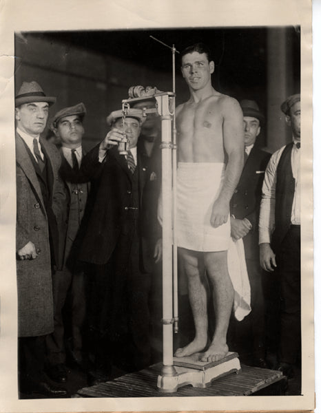 WALKER, MICKEY WIRE PHOTO (WEIGHING IN-BARRETT FIGHT 1924)