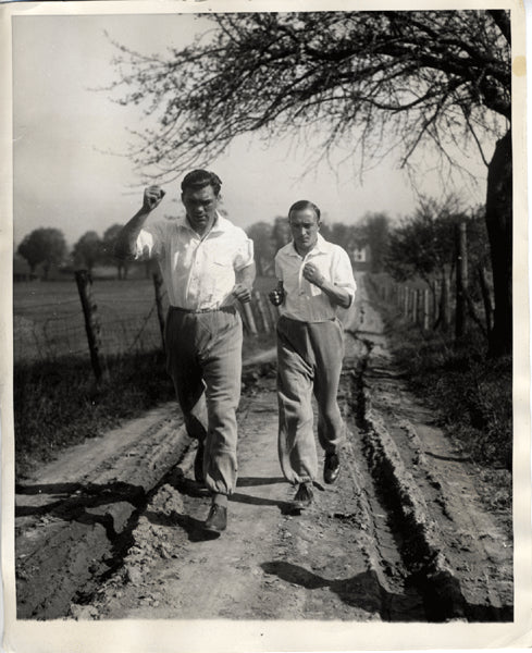 SCHMELING, MAX ORIGINAL WIRE PHOTO (1930-TRAINING FOR SHARKEY)