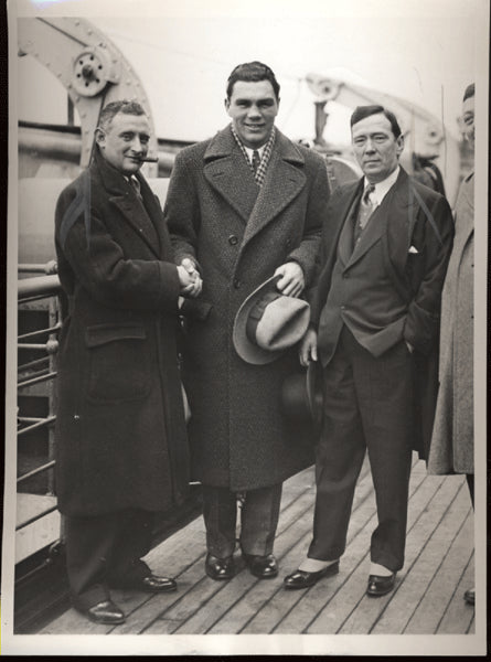 SCHMELING, MAX WIRE PHOTO (1931-WITH HIS MANAGERS)