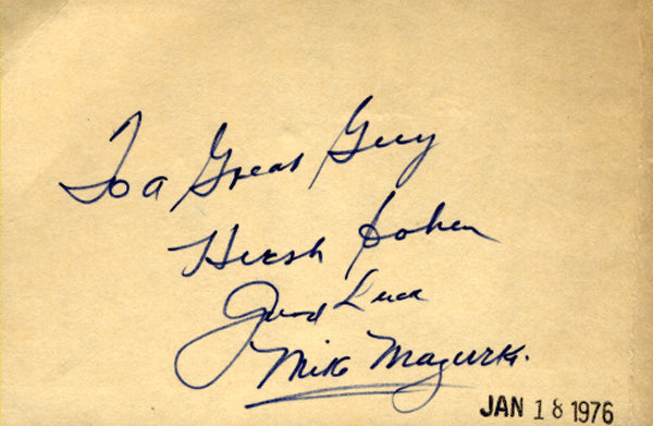 MAZURKI, MIKE SIGNED INDEX CARD