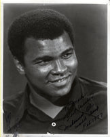 ALI, MUHAMMAD VINTAGE SIGNED PHOTO (1977-AS CHAMPION)