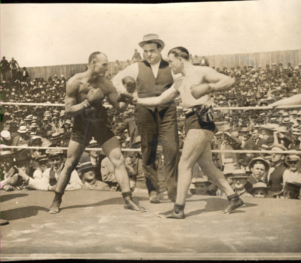 BURNS, TOMMY-BILLY SQUIRES LARGE FORMAT PHOTO (1907-JEFFRIES AS REFEREE)