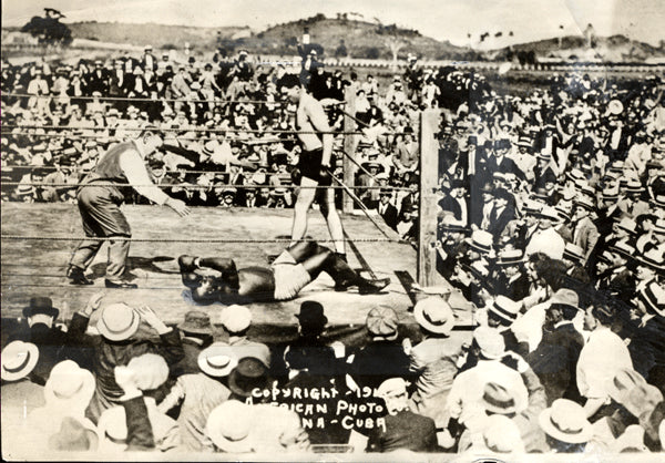 JOHNSON, JACK-JESS WILLARD ORIGINAL ANTIQUE PHOTO (1915-END OF FIGHT)
