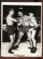 WALKER, MICKEY & JIM LONDOS (WRESTLER) WIRE PHOTO