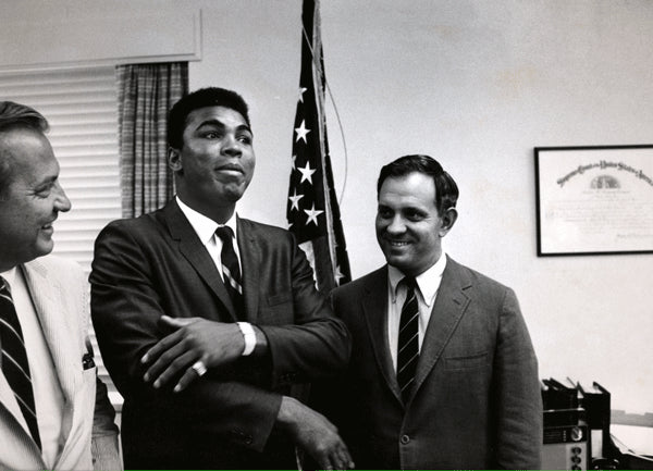 ALI, MUHAMMAD LARGE FORMAT PHOTO BY HOWARD BINGHAM (1967-AFTER BEING INDICTED)