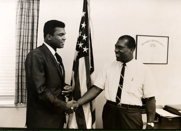 ALI, MUHAMMAD LARGE FORMAT HOWARD BINGHAM PHOTO (1967-DAY ALI WAS INDICTED)