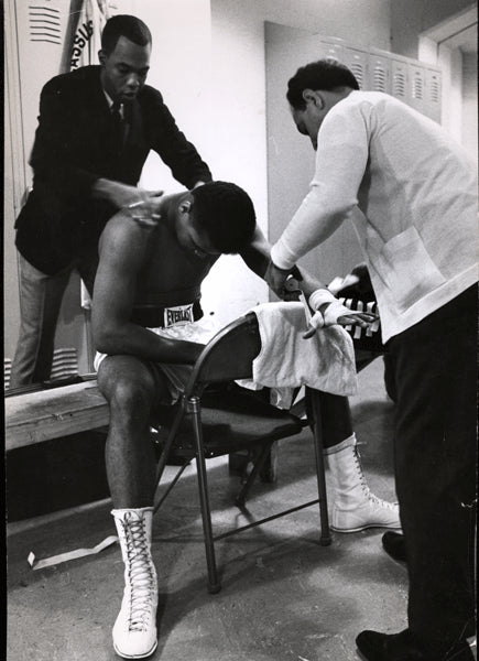 CLAY, CASSIUS & ANGELO DUNDEE LARGE FORMAT SPORTS ILLUSTRATED PHOTO (1963)