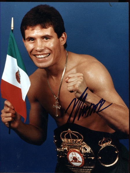 CHAVEZ, JULIO CESAR SIGNED PHOTO