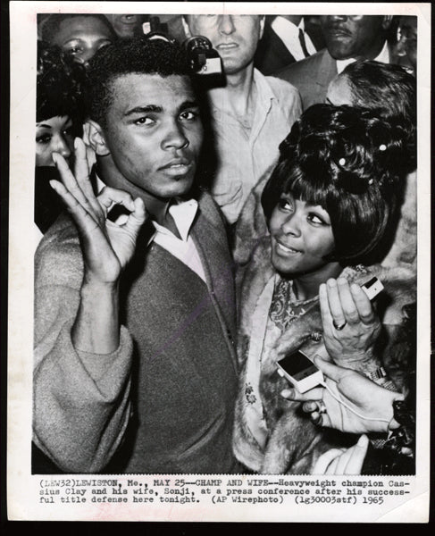 Ali,Muhammad Original Wirephoto with Wife 1965