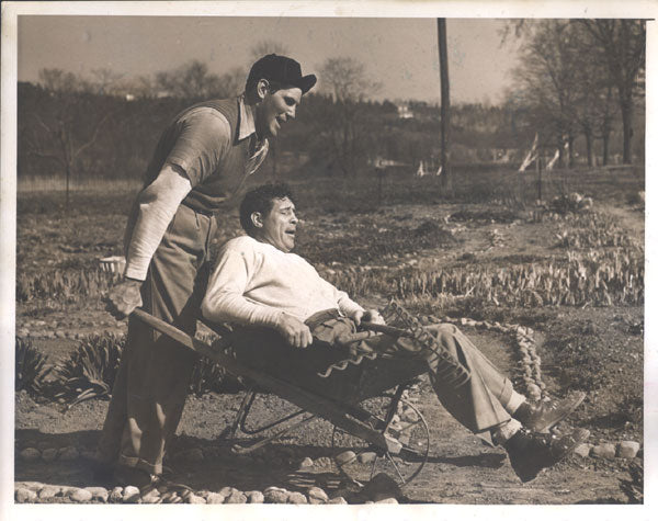 BAER, MAX & BUDDY BAER TRAINING CAMP WIRE PHOTO (1940)