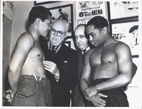 ARMSTRONG, HENRY-CEFERINO GARCIA ORIGINAL WIRE PHOTO (1940-MEDICAL EXAM)