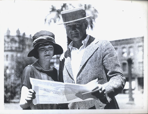 MCCOY, CHARLES "KID" ORIGINAL WIRE PHOTO (POSING WITH HIS 9TH WIFE TO BE)