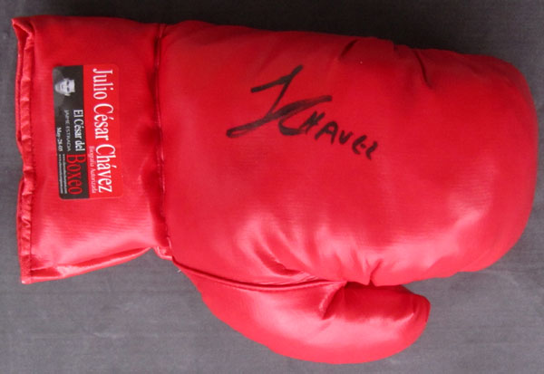 CHAVEZ, JULIO CESAR SIGNED GLOVE (HIS BRAND)