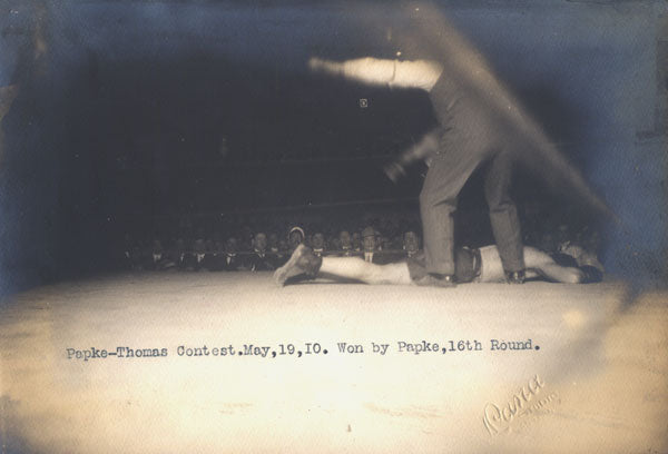 PAPKE, BILLY-JOE THOMAS ORIGINAL ANTIQUE PHOTO (1910-END OF FIGHT)