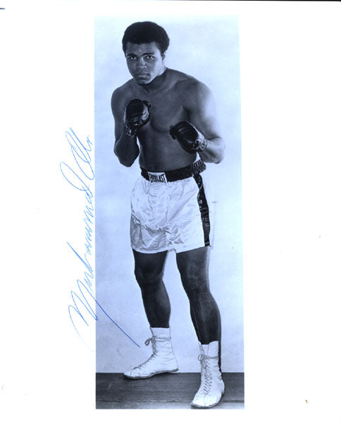 Ale Muhammad ALI, MUHAMMAD VINTAGE SIGNED PHOTO (CIRCA 1970'S) – JO Sports Inc.
