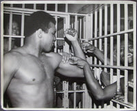 ALI, MUHAMMAD ORIGINAL LARGE FORMAT PHOTO (1972-AT A CLEVELAND JAIL)