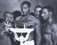 FOLLEY, ZORA-EDDIE MACHEN ORIGINAL WIRE PHOTO (1958-WEIGH-IN)