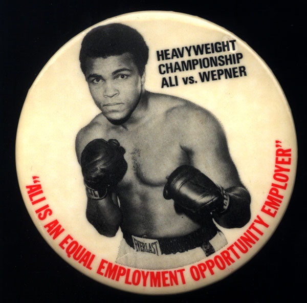 ALI, MUHAMMAD-CHUCK WEPNER SOUVENIR PIN (1975)