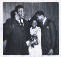 ALI, MUHAMMAD & FAMILY WIRE PHOTO (1966)