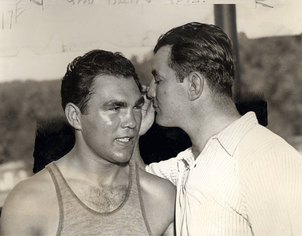 SCHMELING, MAX & JIMMY BRADDOCK WIRE PHOTO (1936-DISCUSSING LOUIS)